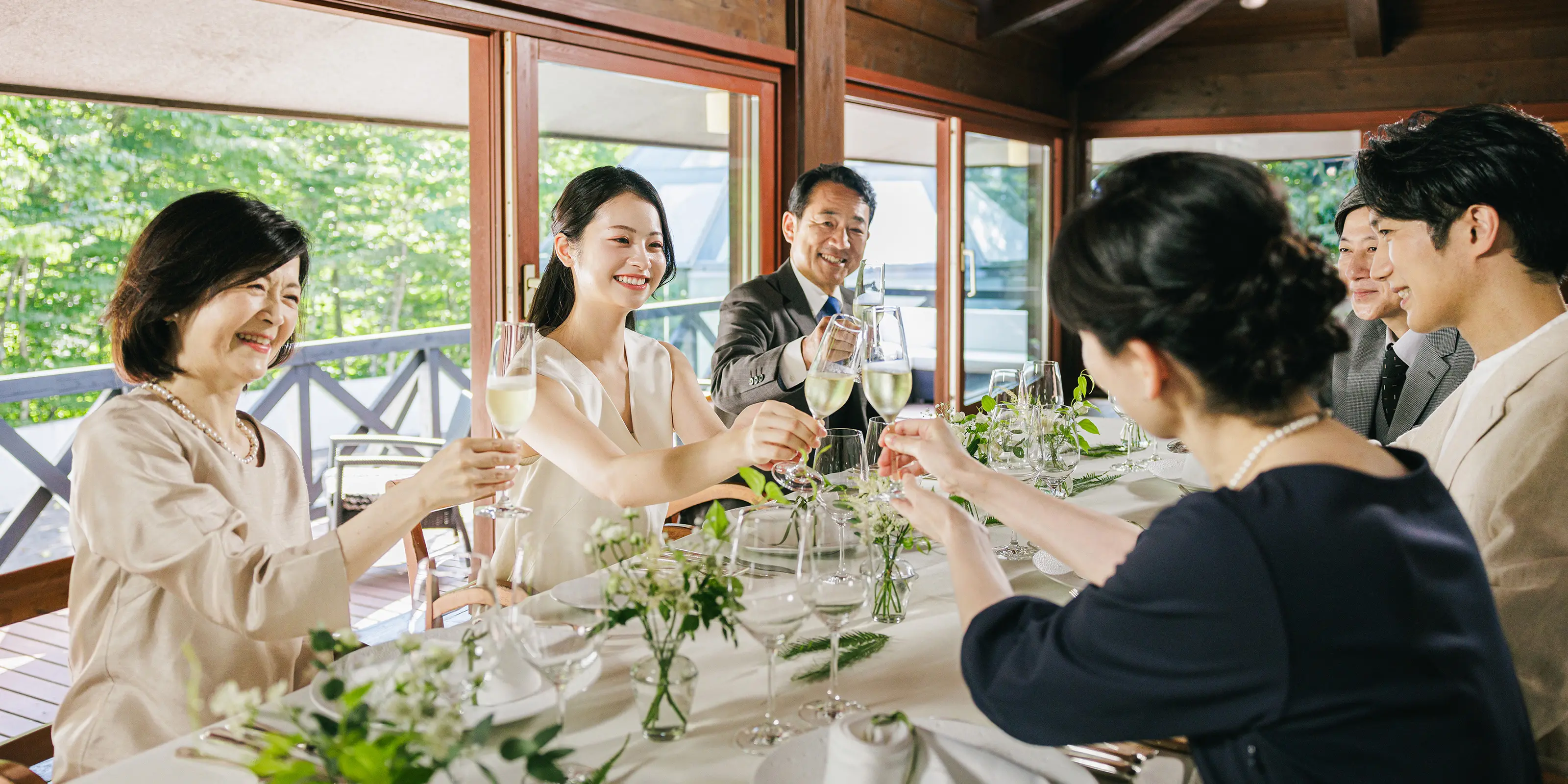 写真：ご両家で乾杯